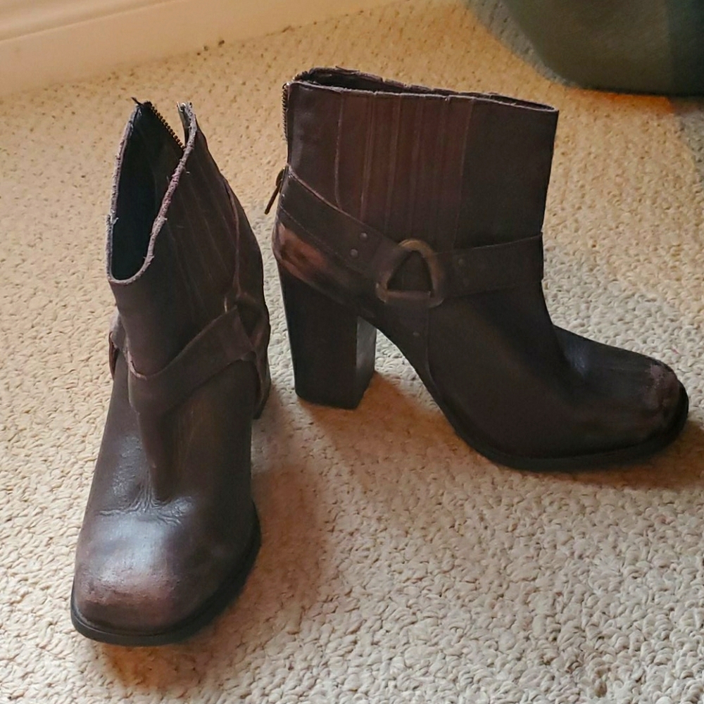 RIVER ISLAND - Distressed look boots